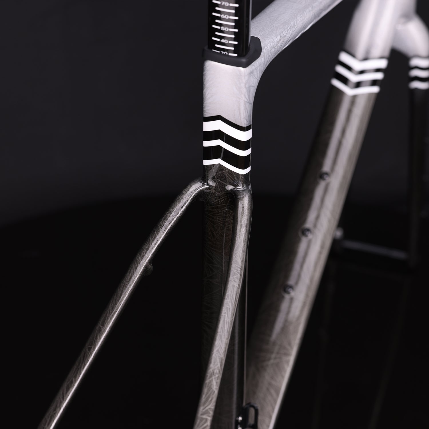 ICAN Graro gravel bike frame in ice crack paintjob